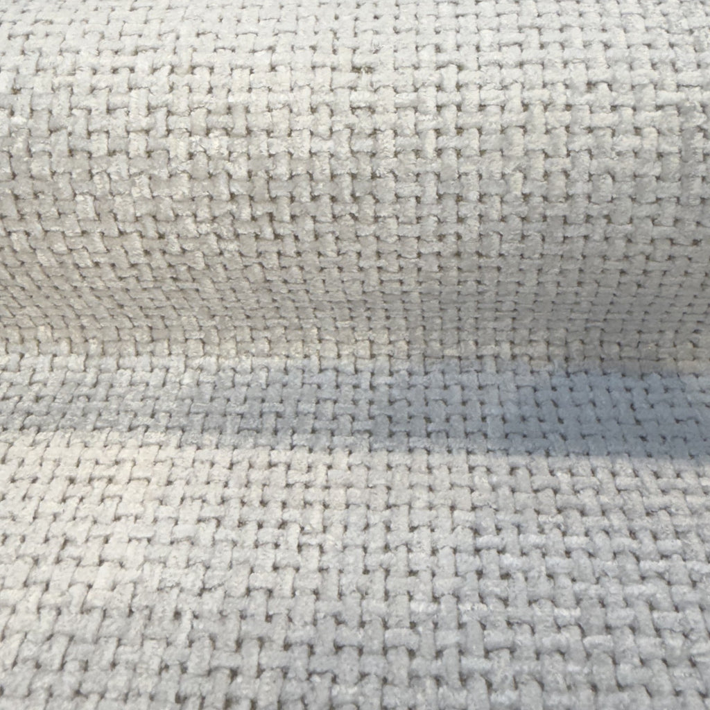 Poise White chenille texture detail on the roll